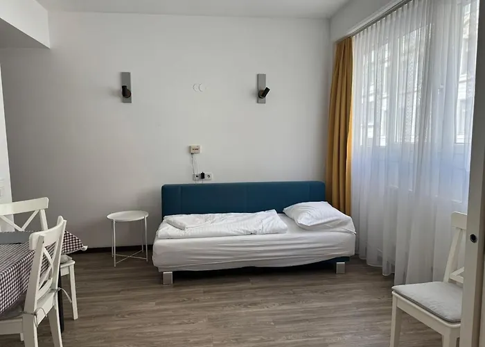 For 2-4 Guest *